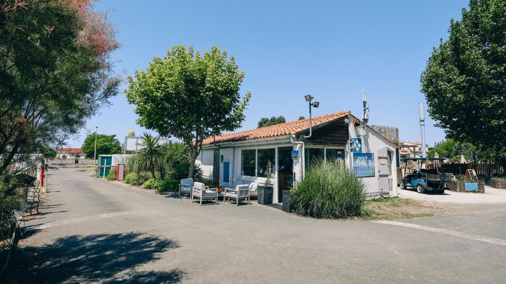 Camping La Pree Les Portes-en-Re Exterior photo